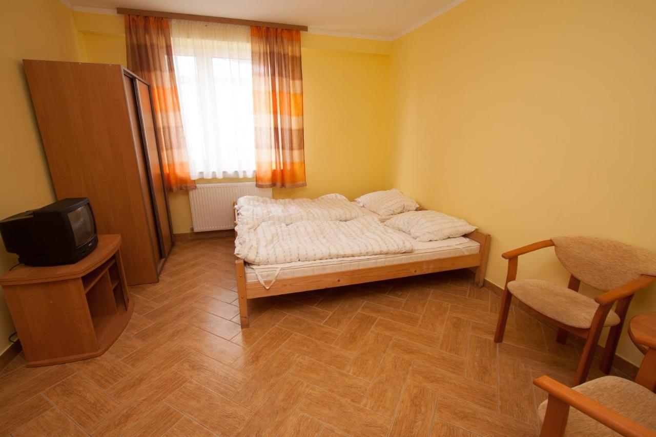Dom Wczasowy Alka Dziwnów Exteriör bild