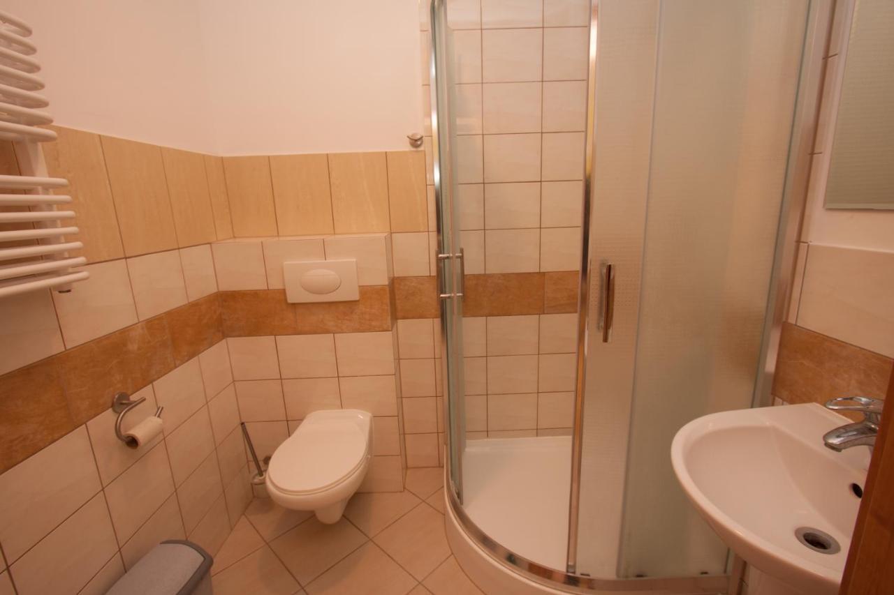 Dom Wczasowy Alka Dziwnów Exteriör bild